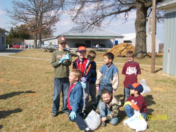 Den 5 historic walk-clean up 3-22-09 027.JPG
